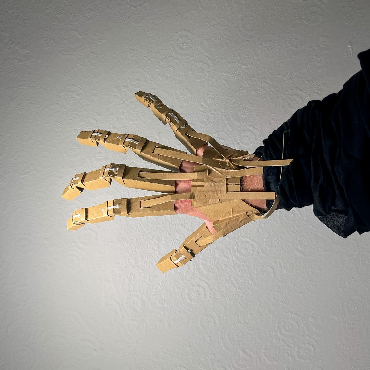 Articulated Creature Hand | Wearable Papercraft Costume Template